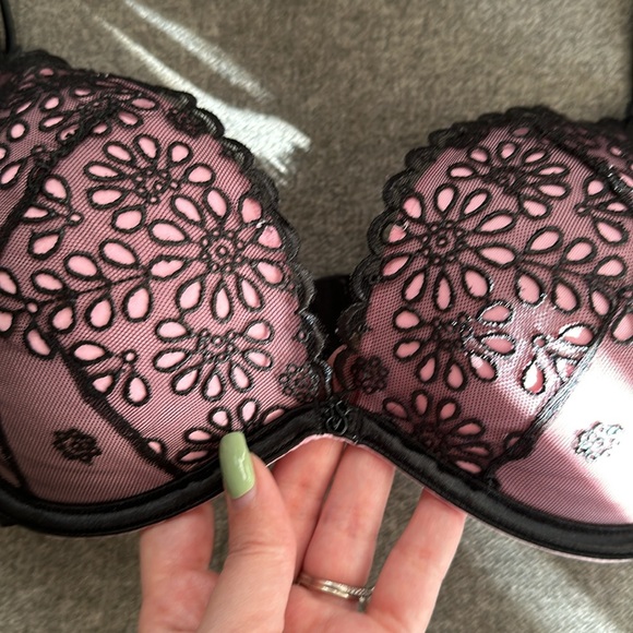 Victoria's Secret Pink and Black Lace Push Up Bra Padded 36C - Picture 2 of 6